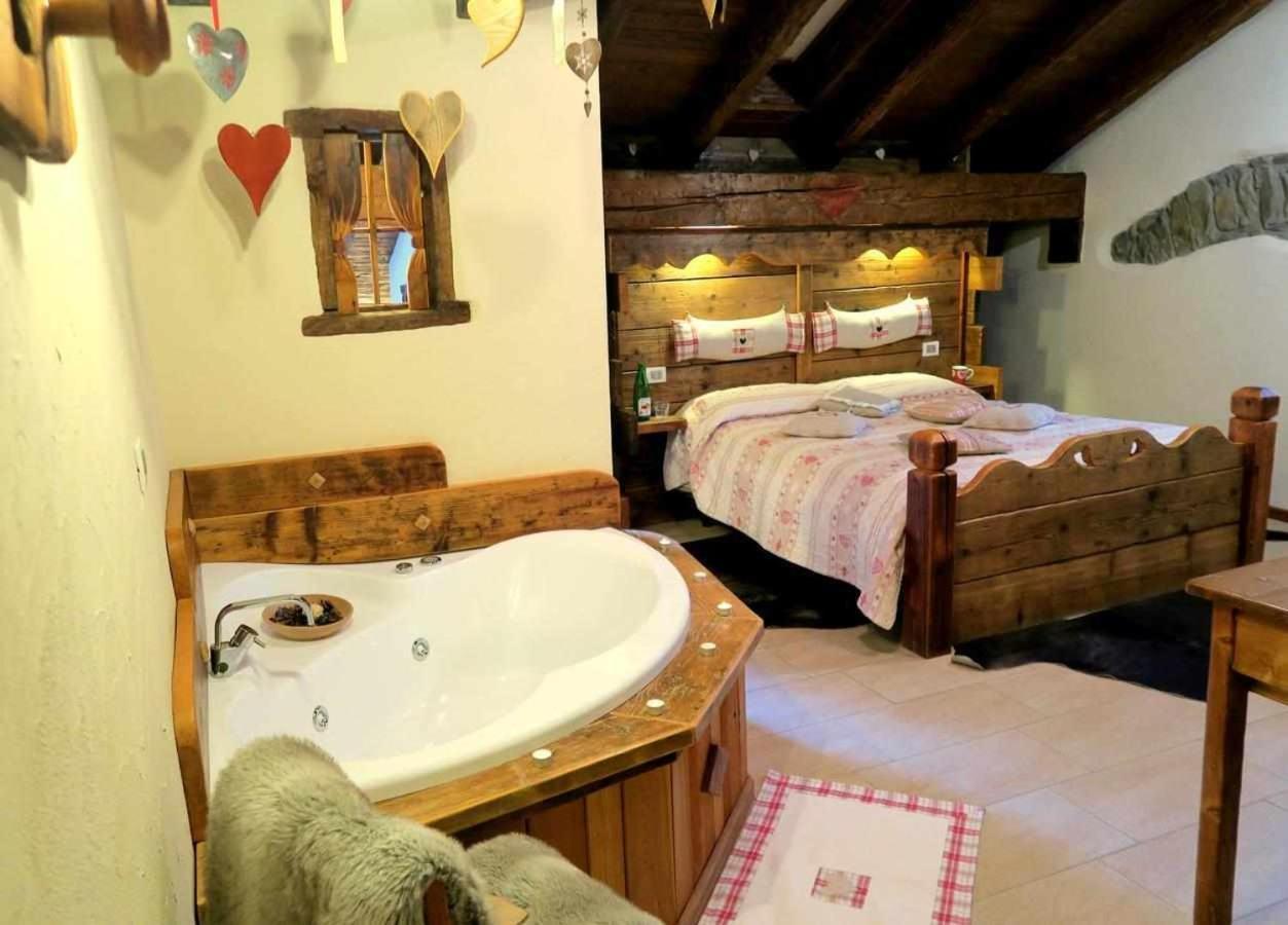Romantica Suite Con Vasca Idromassaggio Aosta Exteriér fotografie